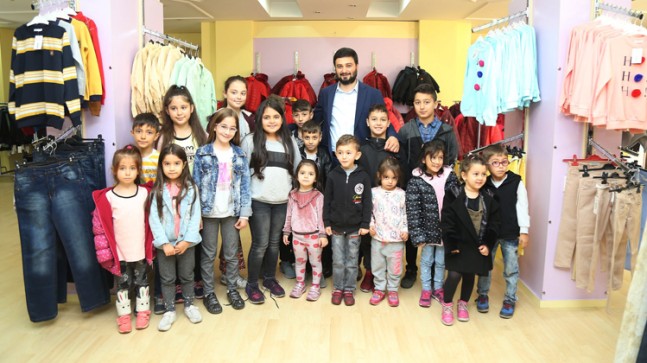Başkan Öztekin, sosyal mağaza ile çocukları mutlu etti