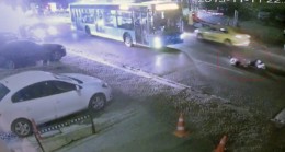 Halk otobüsü iki turiste çarpıp sürükledi