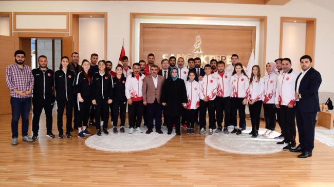 Sancaktepe Belediyesi’nin gururu olan madalyalı gençleri