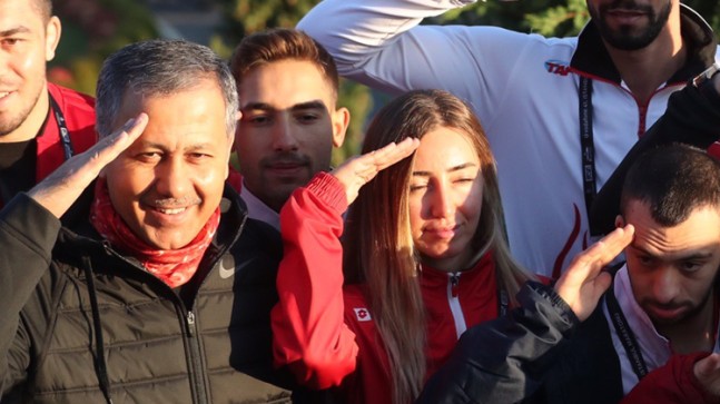 Vali Yerlikaya, İstanbul Maratonu 41 yıl önceki heyecanla koşuldu