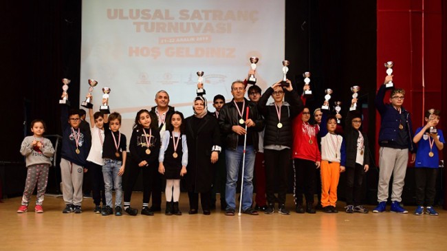 Başkan Döğücü, görme engelliler satranç turnuvası ödül törenine katıldı