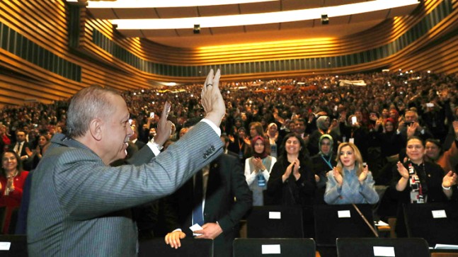 Başkan Erdoğan, AK Parti’nin Nene Hatunlar’ı, Şerife Bacılar’ı ile buluştu