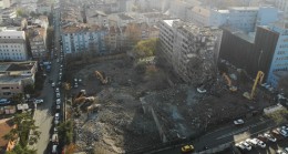 Depremden hasar gören Çapa Diş Hekimliği Fakültesi’nin yıkımı sürüyor