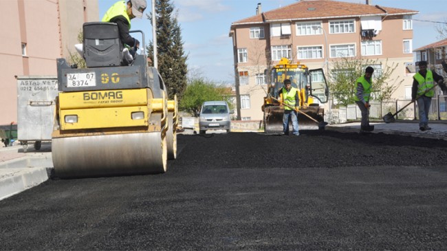 Pendik Belediyesi, sezonun son asfaltını öğrenciler için serdi