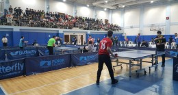 Pendik’te öğrenciler, masa tenisi turnuvasında kıyasıya mücadele etti