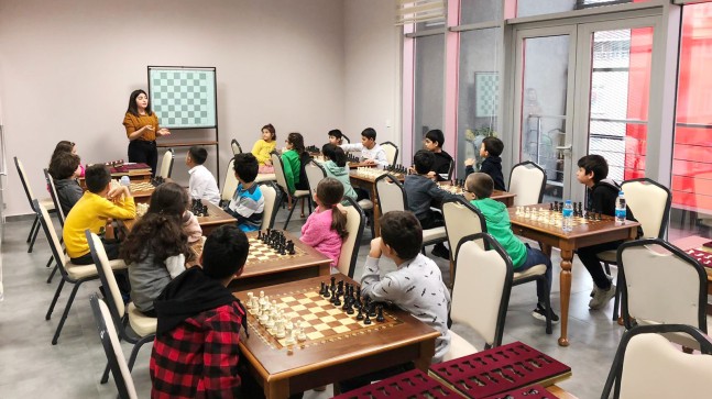Pendikli çocuklara satranç kursu