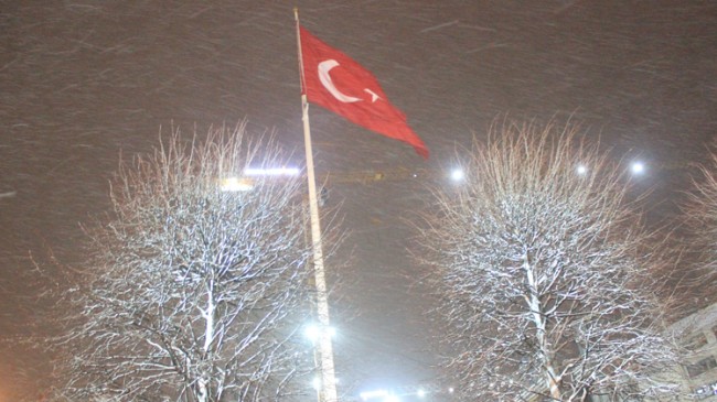 İstanbul’da kar yağışı devam ediyor