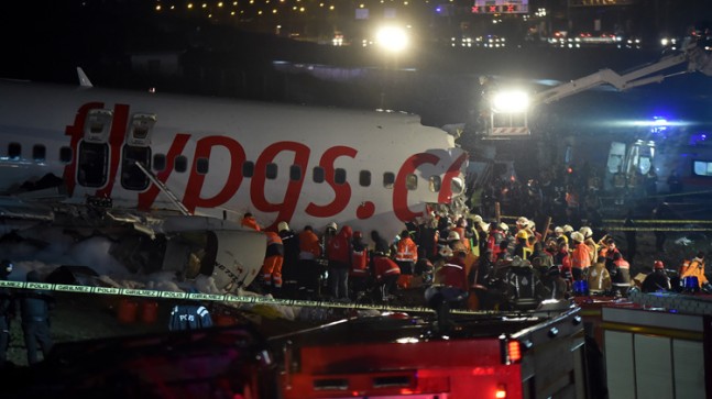 Parçalanan uçaktan 120 yaralı hastanelere taşındı