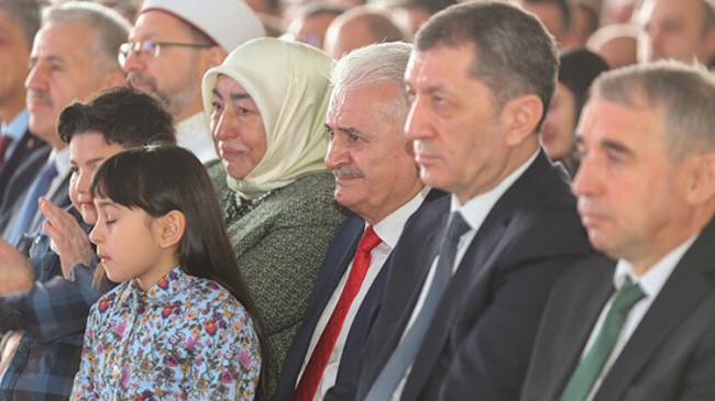 Semiha Hocamız ile Başbakan Binali Yıldırım gözyaşlarını tutamadı