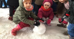 Ümraniyeli çocuklar karla buluştu