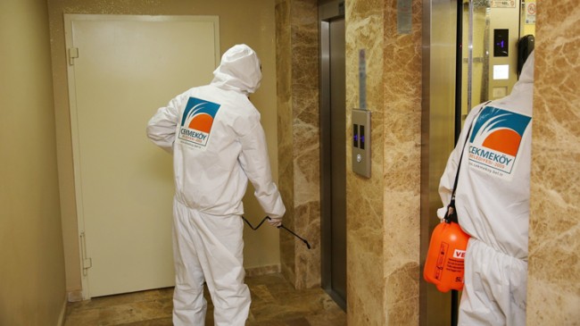 Çekmeköy Belediyesi, asansörleri de dezenfekte ediyor