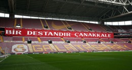 Galatasaray taraftarından Çanakkale Zaferi’nin 105. Yılı pankartı