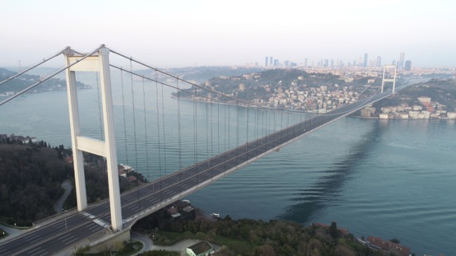 İstanbul Boğazı ve köprüler sessiz