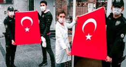 İstanbul’da 100 bin Türk Bayrağı dağıtıldı