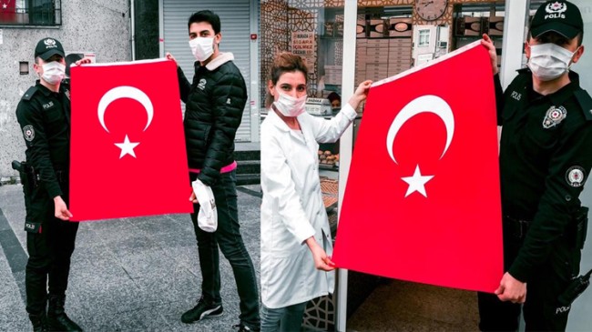 İstanbul’da 100 bin Türk Bayrağı dağıtıldı