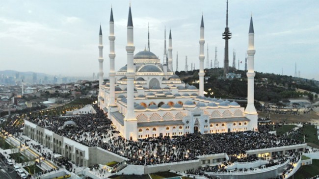 İstanbul’da Cuma Namazı kılınacak cami ve alanlar belli oldu