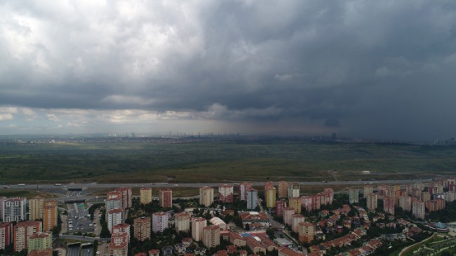 İstanbul’u kara bulutlar kapladı