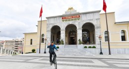 Vali Yerlikaya, bisikletle 23 km yol katederek İstanbul Valiliği’ne ulaştı