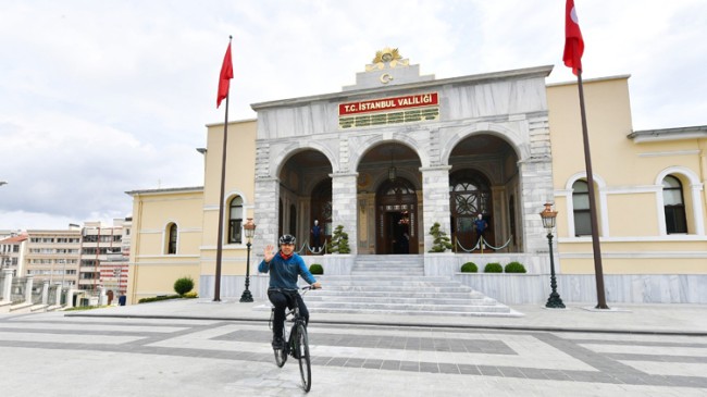 Vali Yerlikaya, bisikletle 23 km yol katederek İstanbul Valiliği’ne ulaştı