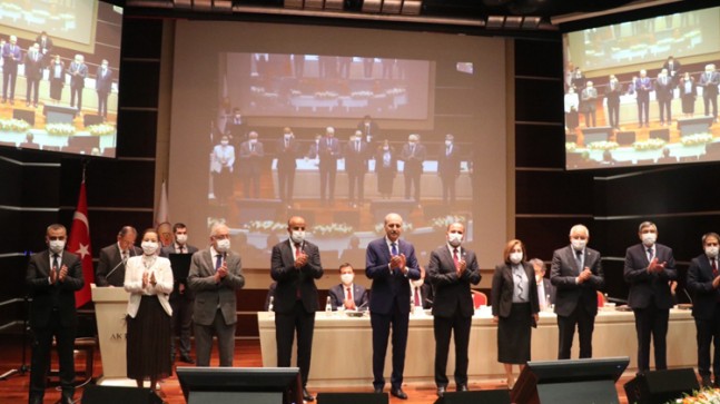 AK Parti’ye 8 belediye başkanı katıldı