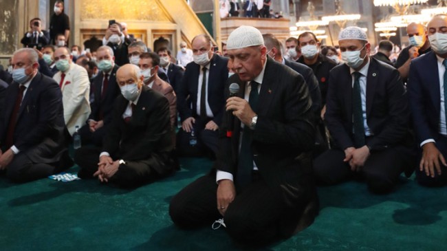 Erdoğan Ayasofya-i Kebir Cami-i Şerifi’nin açılışında Kur’an-ı Kerim okudu