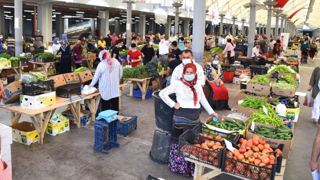 Kadıköy Salı Pazarı’nda “Üretici Kooperatifi Pazarı” açıldı