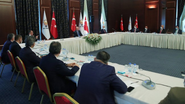 Başkan Erdoğan AK Parti’ye katılan belediye başkanları ile bir araya geldi