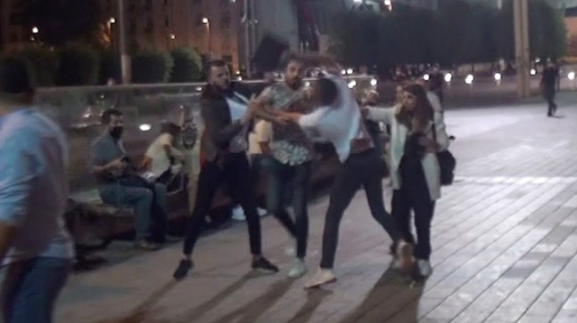 Taksim Meydanı’nda tekme tokat kavga