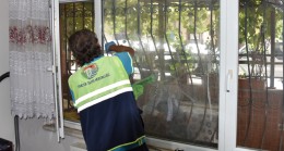 Tuzla Belediyesi yaşlılarımızın evlerine koronavirüs temizliği yapıyor