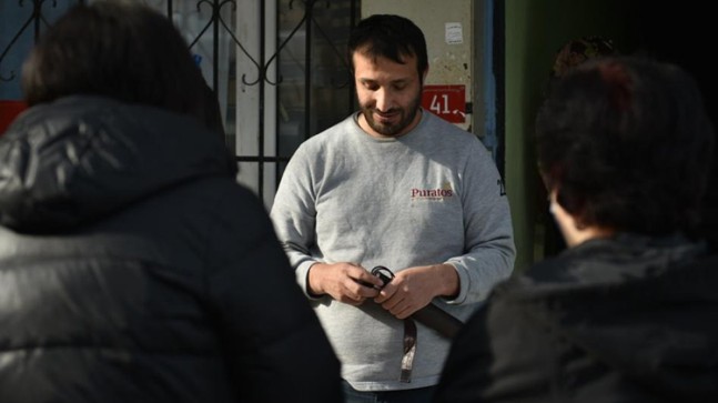 Tuzla Belediyesi, görme engellilere beyaz baston hediye etti