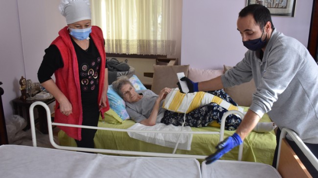 Tuzla Belediyesi’nden yatalak ve bakıma muhtaç hastalara hasta yatağı desteği