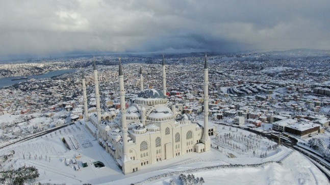 Çamlıca Camii’nden mükemmel karlı görüntüler
