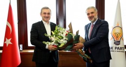 İstanbul İl Başkanı Kabaktepe, Şenocak’ı çiçekle uğurladı