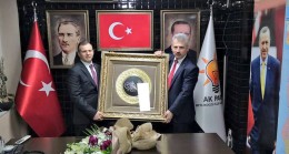 Mustafa Günaydın, AK Parti Beylikdüzü hizmet bayrağını teslim aldı