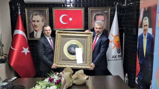 Mustafa Günaydın, AK Parti Beylikdüzü hizmet bayrağını teslim aldı