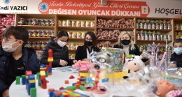 Tuzla Belediyesi’nden çocuklara ‘değişen oyuncak dükkânı’