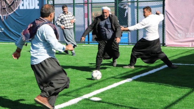 Viranşehir Sarıbal Mahallesi’nin de artık spor tesisi var