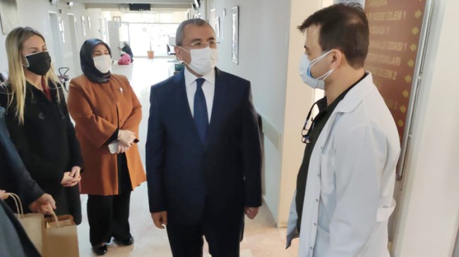 İsmail Erdem, ekibiyle birlikte sağlık çalışanlarına ziyaretler gerçekleştirdi