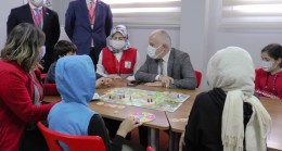 Kerem Kınık Sancaktepe Toplum Merkezi’nde eğitim gören Suriyeli çocuklarla bir araya geldi