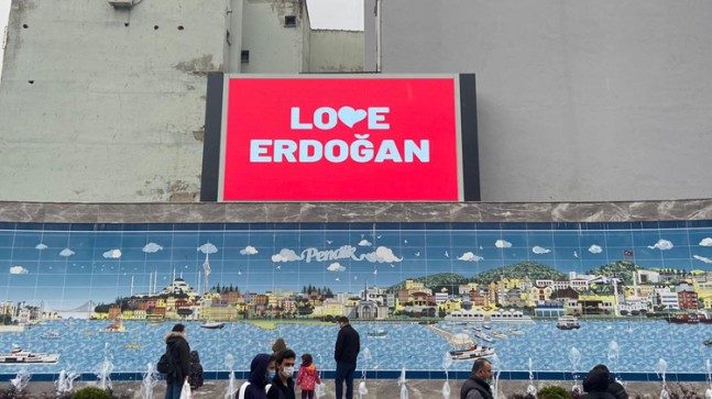 Pendik’te “Love Erdoğan” görüntülerine yoğun ilgi var