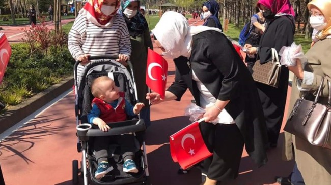 Çekmeköy’ün AK Kadınları, çocukların 23 Nisan coşkusuna ortak oldu