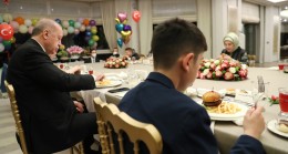 Cumhurbaşkanı Erdoğan, çocuklarla iftar sofrasında buluştu