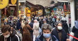 İstanbullu vatandaşlar, Ramazan alışverişi için Eminönü’ne akın etti