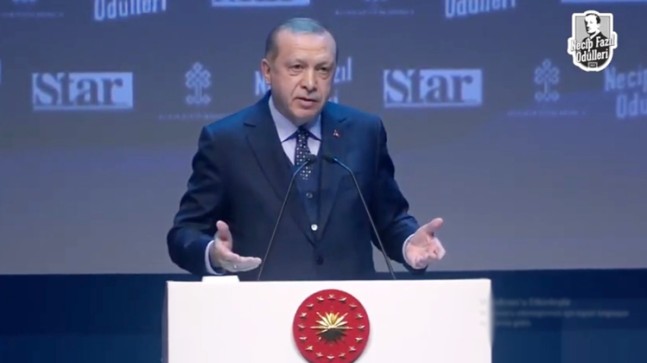 Recep Tayyip Erdoğan, “Ve bir devrim, evvela devrimi devirecek”