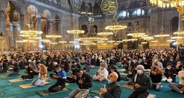 Ayasofya Camii’nde 87 yıl sonra Ramazan Bayramı namazı kılındı