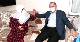 Cumhurbaşkanı Erdoğan, Mahruze Keleş teyzeyi evinde ziyaret etti