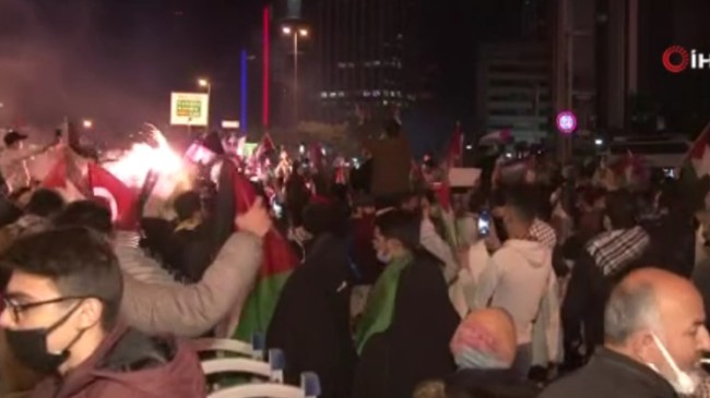 İstanbullulardan İsrail başkonsolosluğu önünde protesto eylemi