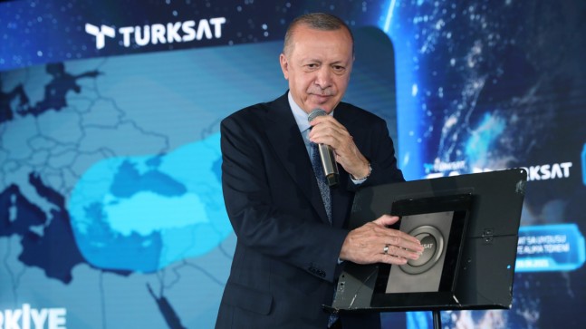 Cumhurbaşkanı Erdoğan butona basarak TÜRKSAT 5A göreve başladı