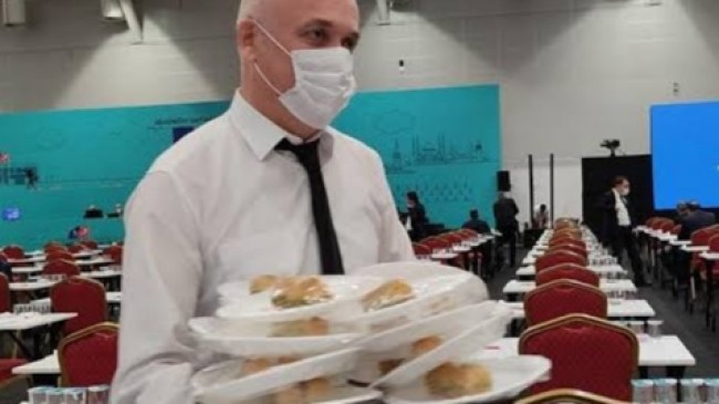 CHP’li meclis üyeleri, AK Parti’nin baklavasını ucuz diye mi yemedi!