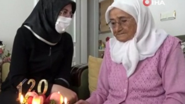 Şeker Nine’ye AK Kadınlardan sürpriz 120. yaş doğum günü pastası
